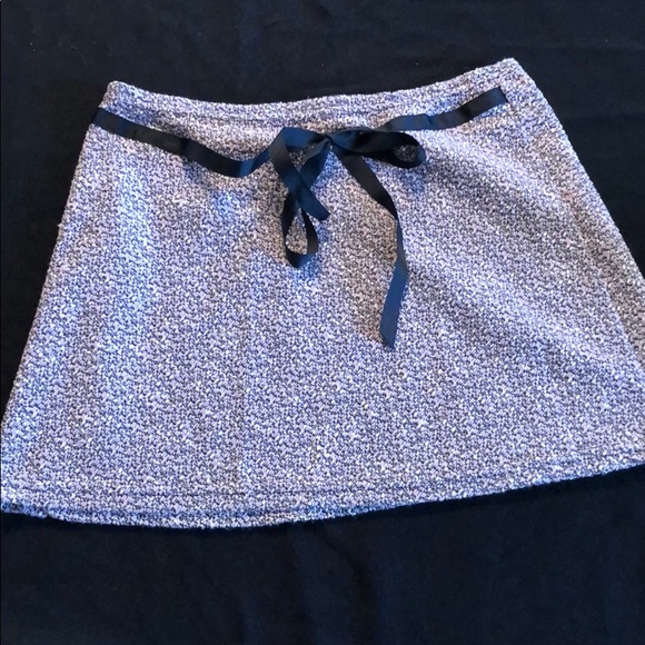 Pink and black mini skirt with black ribbon trim - Picture 2 of 5